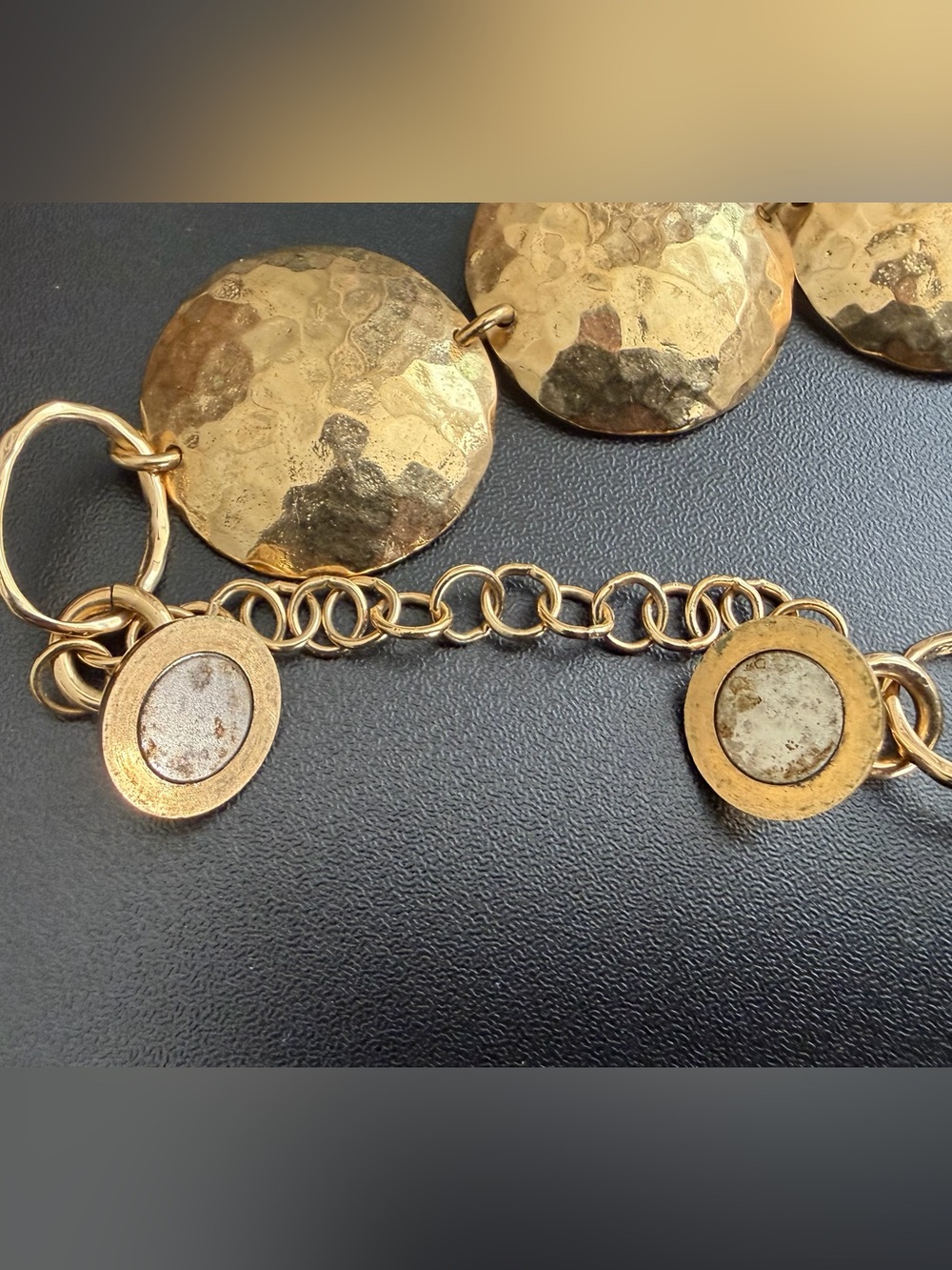 18K GOLD-PLATED HAMMERED DISC BRACELET - Picture 5 of 5